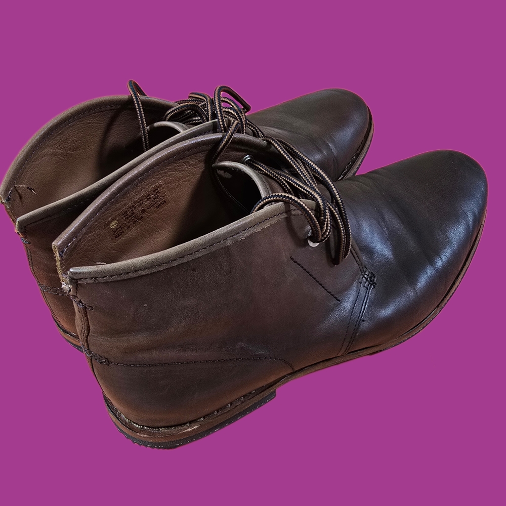 Timberland Dark Brown Leather Chukka Boots with Classic Design - Picture 3 of 6